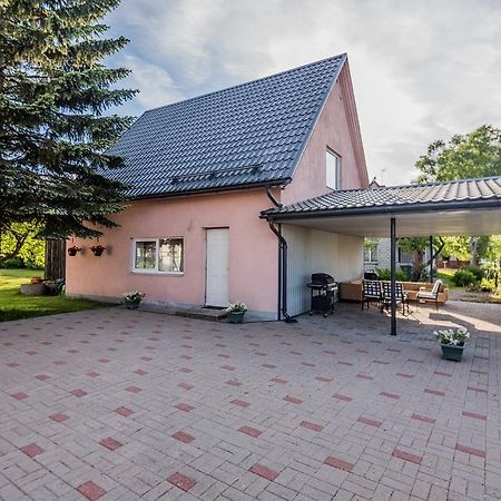 Willa Lubja Holiday House Parnawa Zewnętrze zdjęcie