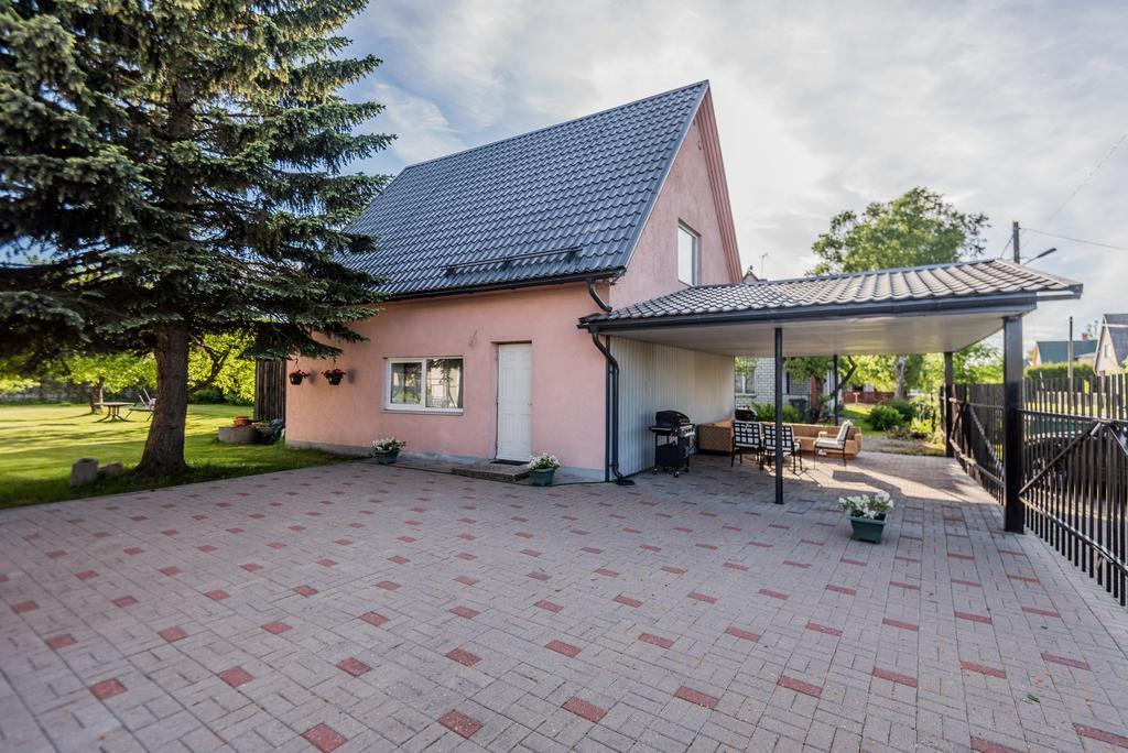 Willa Lubja Holiday House Parnawa Zewnętrze zdjęcie